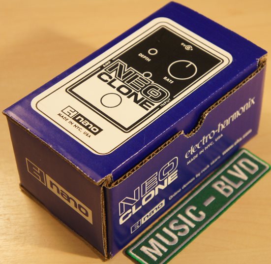 Electro Harmonix Neo Clone Analog Chorus Guitar Effects Pedal Black/Blue