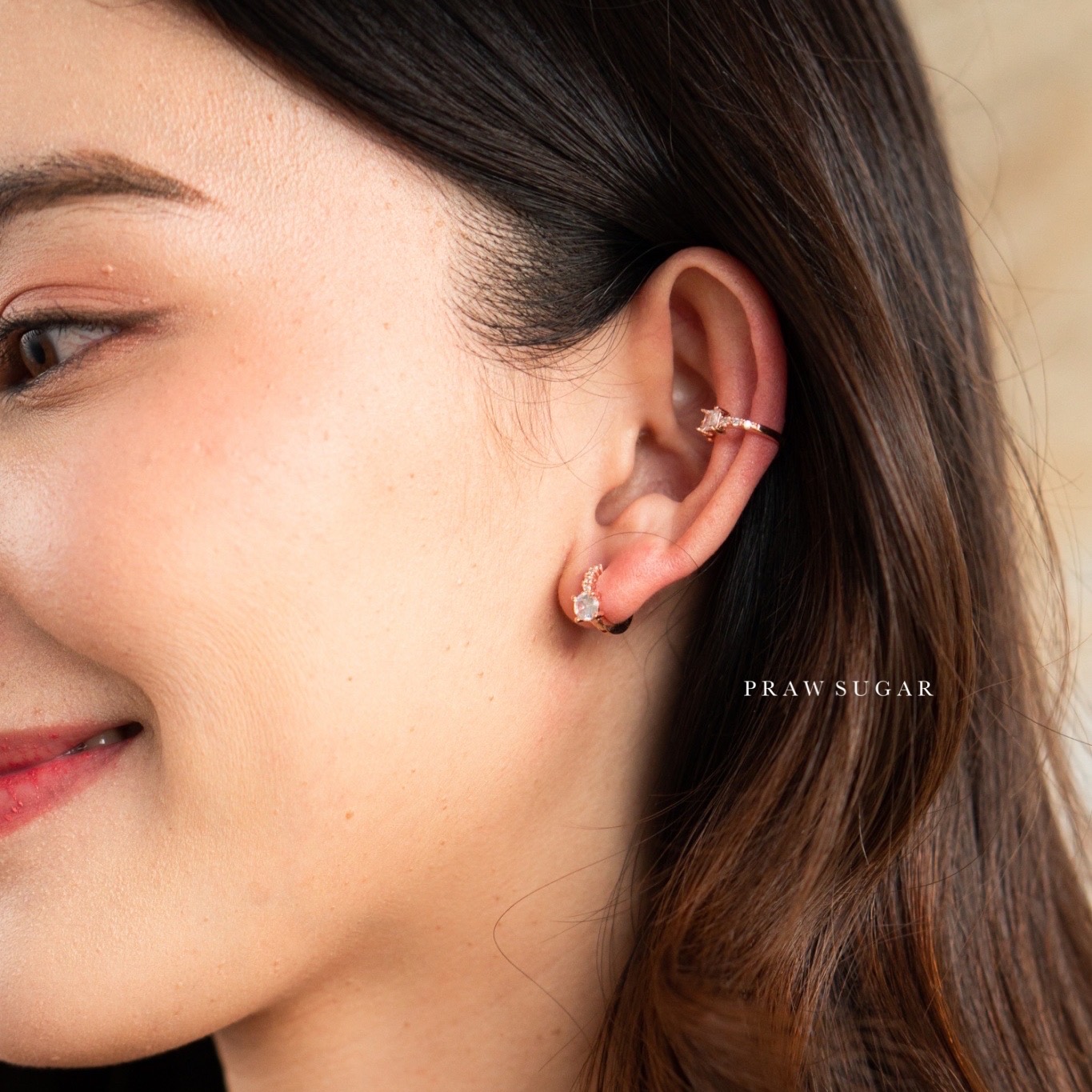 Mini Gorgeous Hoop Earrings - ต่างหูห่วงคริสตัลเดี่ยวขนาดเล็ก (ก้านต่างหูเงินแท้)(มี 3 สี)