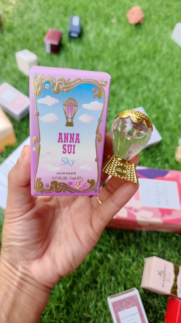 น้ำหอมจิ๋วมินิ Anna Sui Sky for women edt 5ml แบบแต้มมีกล่อง ( Mini Perfume น้ำหอมขนาดพกพา)