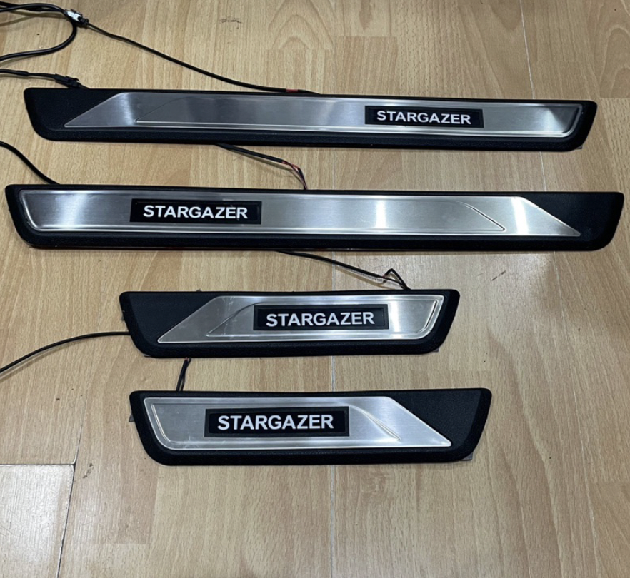 กันรอย 4 ชิ้น มีไฟ LED HYUNDAI STARGAZER