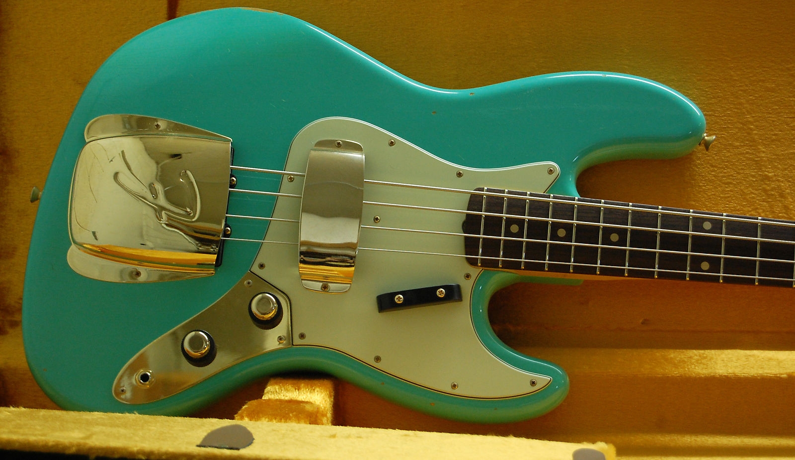 Fender Custom Shop 60 Jazz Bass Relic 2016 Aged Seafoam Green Matching Peg Head Gold Hardware Birdseye Neck