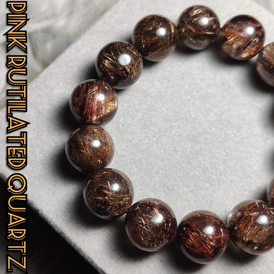 ข้อมือหินไหมนาค