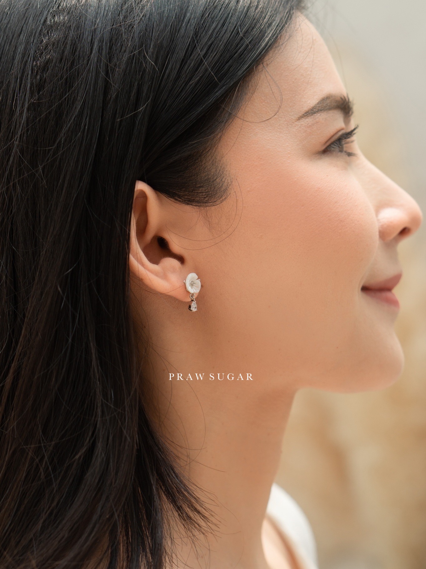 Mother of Pearl Flower Earrings - ต่างหูเปลือกหอยมุกทรงดอกไม้ (มี 3 สี)