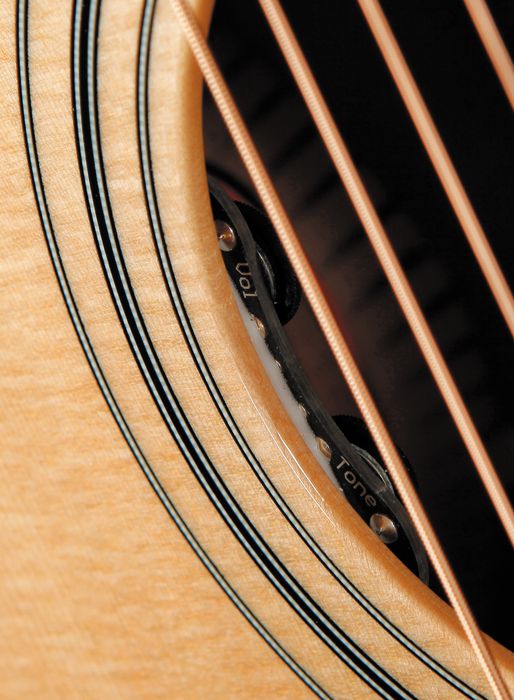 Guild F-30RCE Standard Cutaway Acoustic-Electric Guitar Natural