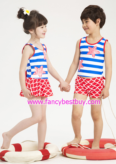 ชุดว่ายน้ำเด็กหญิงลายปลาทอง แบบ 2 ชิ้น ชุดกระโปรง+หมวก สีนำ้เงิน มีขนาด S, L