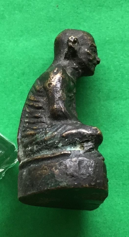 พระหล่อ อุดกริ่ง รูปเหมือน หลวงพ่อขอม วัดไผ่โรงวัว จ.สุพรรณบุรี ปี๒๔๙๗ รุ่นแรก มีโค๊ต เนื้อทองเหลืองรมดำ พระแท้สวย สนใจโทรสอบถามที่ 0619783836.. 0805587175 ส่งEMSในประเทศฟรีคะ