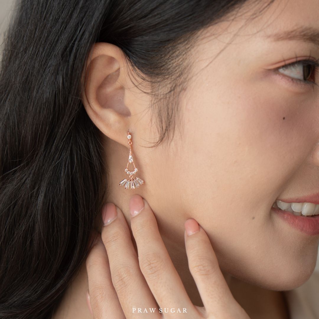 Claudia Earrings - ต่างหูคลอเดียทรงยาว (ก้านต่างหูเงินแท้)