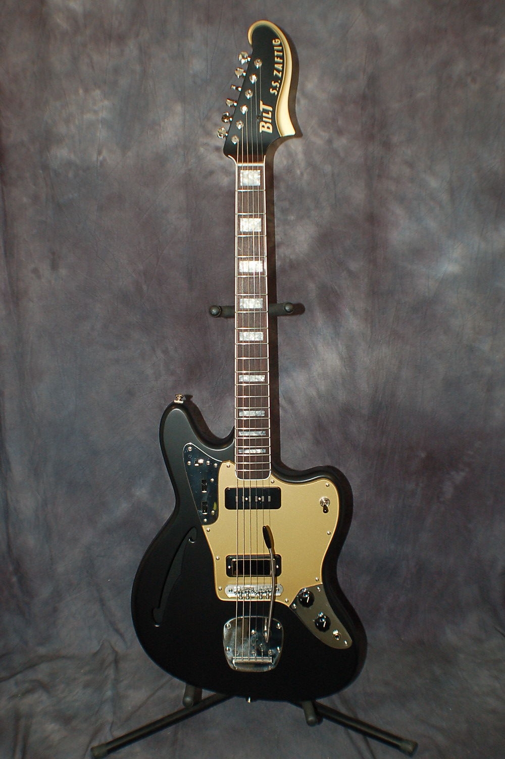 BiLT S.S. Zaftig Lollar Pickups Mastery Bridge Vibrato Black Satin