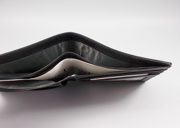 กระเป๋าสตางค์ Guy Laroche ดำ ใหม่ แท้