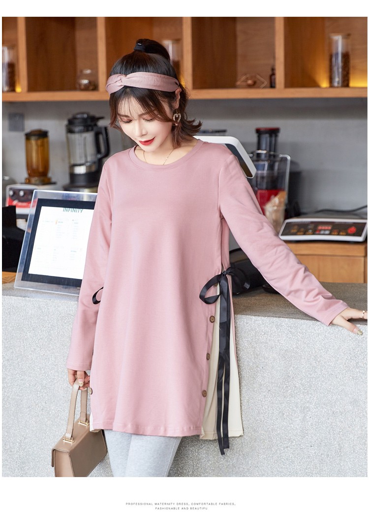 เสื้อยืดคลุมท้องแขนยาวสีชมพู ผ่าข้างและแต่งด้วยกระดุมเก๋ๆ มีสายผูกด้านข้าง ผ้านุ่ม งานสวย ใส่บาย น่ารักมากๆค่ะ