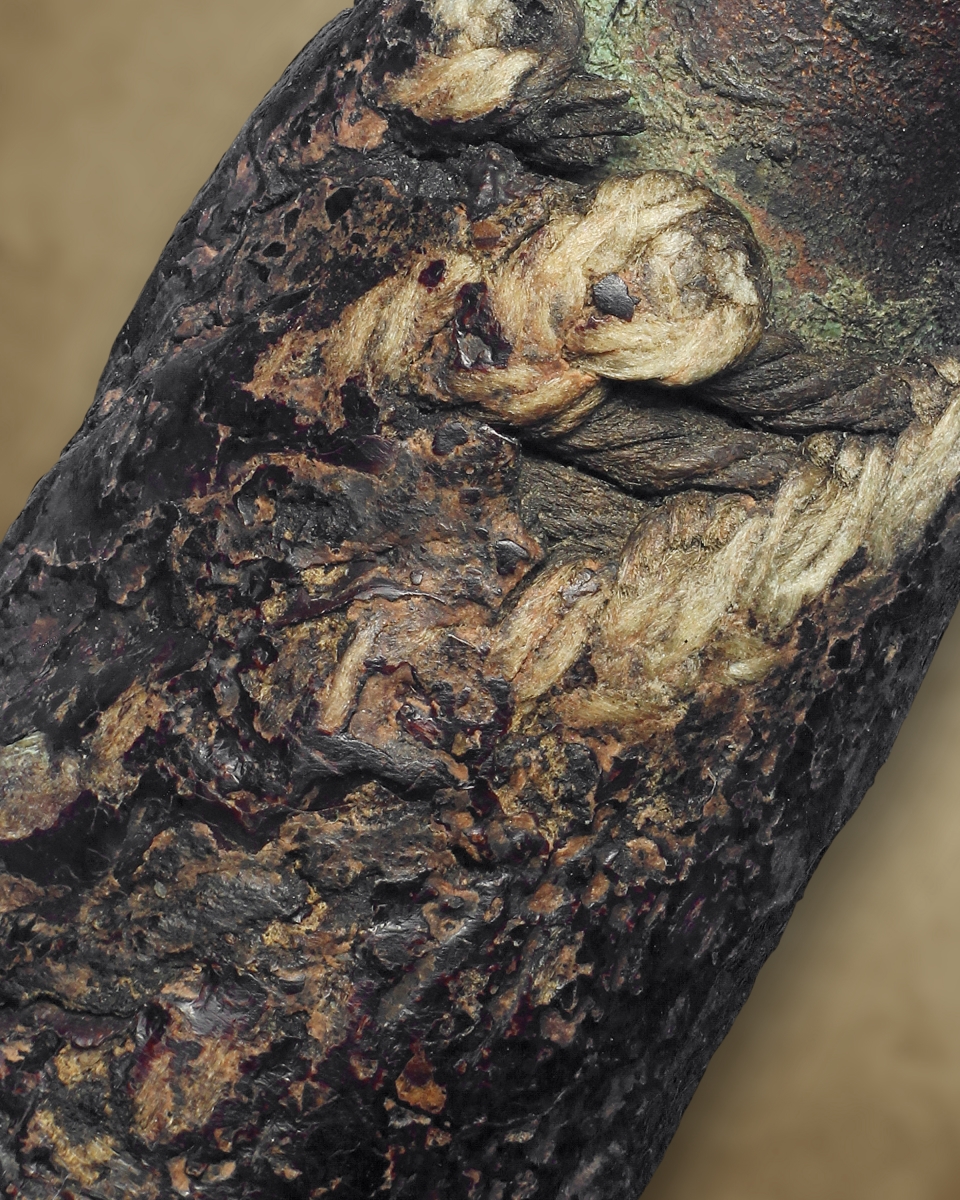 ตะกรุดมหาโสฬสมงคลหลวงปู่เอี่ยมวัดสะพานสูง จังหวัดนนทบุรี ยาวประมาณ 4 นิ้ว