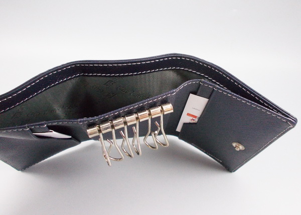กระเป๋าใส่กุญแจ Guy Laroche กรมท่า ใหม่ แท้