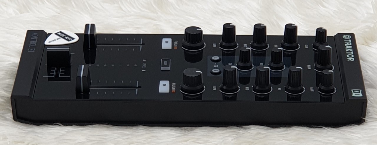 Native Instruments Traktor Kontrol Z1 DJ Mix Controller