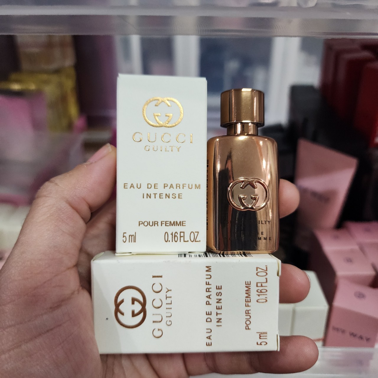 น้ำหอมจิ๋วมินิ Gucci Guilty Pour Femme Eau De Parfum Intense 5ml แบบแต้มมีกล่อง ( Mini Perfume น้ำหอมขนาดพกพา)