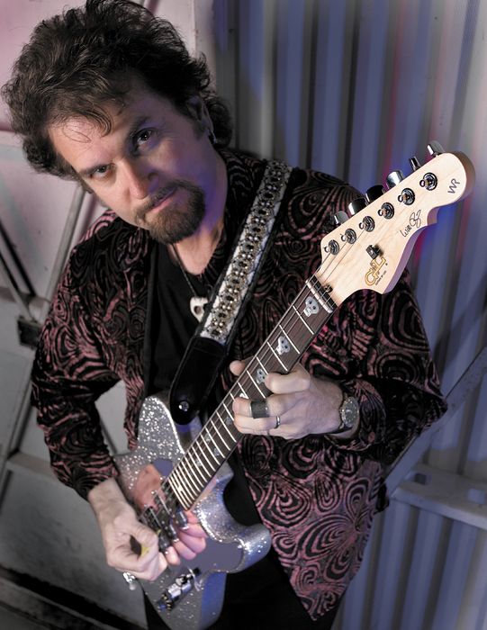 G&L Will Ray Signature Guitar Turquoise Metal Flake