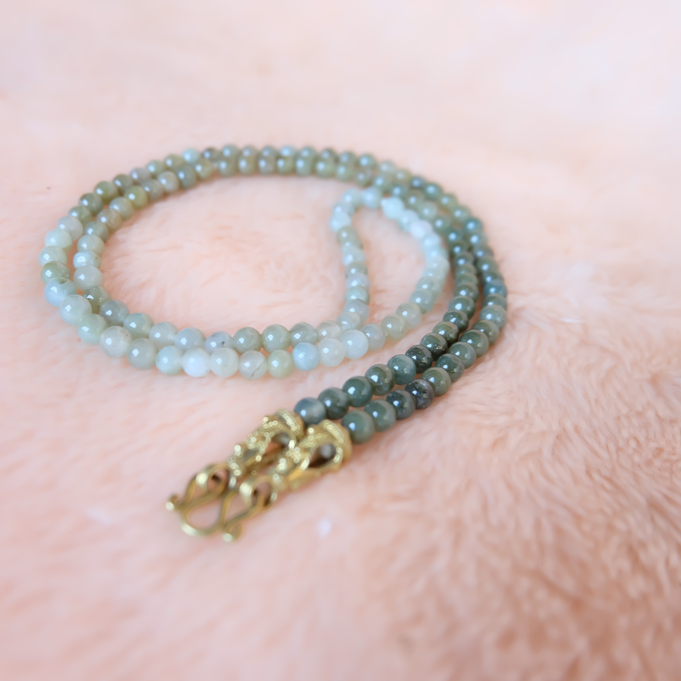 สร้อยคอห้อยพระลูกปัดหยกแท้ หยกสามสี ขนาด 5-6 มิล ยาว 24 นิ้ว ห้อยพระ 1 องค์