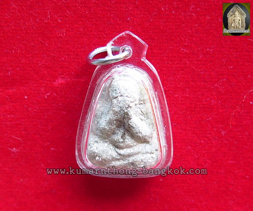 พระปิดตา ผงพรายล้วน ครูบาชัยชนะ สำนักสงฆ์พุทธอริยรังษี จ.บึงกาฬ เนื้อผงเถ้าอังคารล้วน ขนาดห้อยคอ (พร้อมเลี่ยมบูชา)