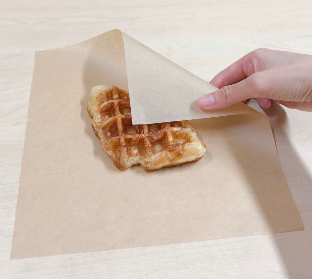 กระดาษคราฟท์รองอาหาร 40 แกรม ขนาด 10"x10" – ห่ออาหารสวย รองมันดี ใช้งานสะดวก 100 แผ่น