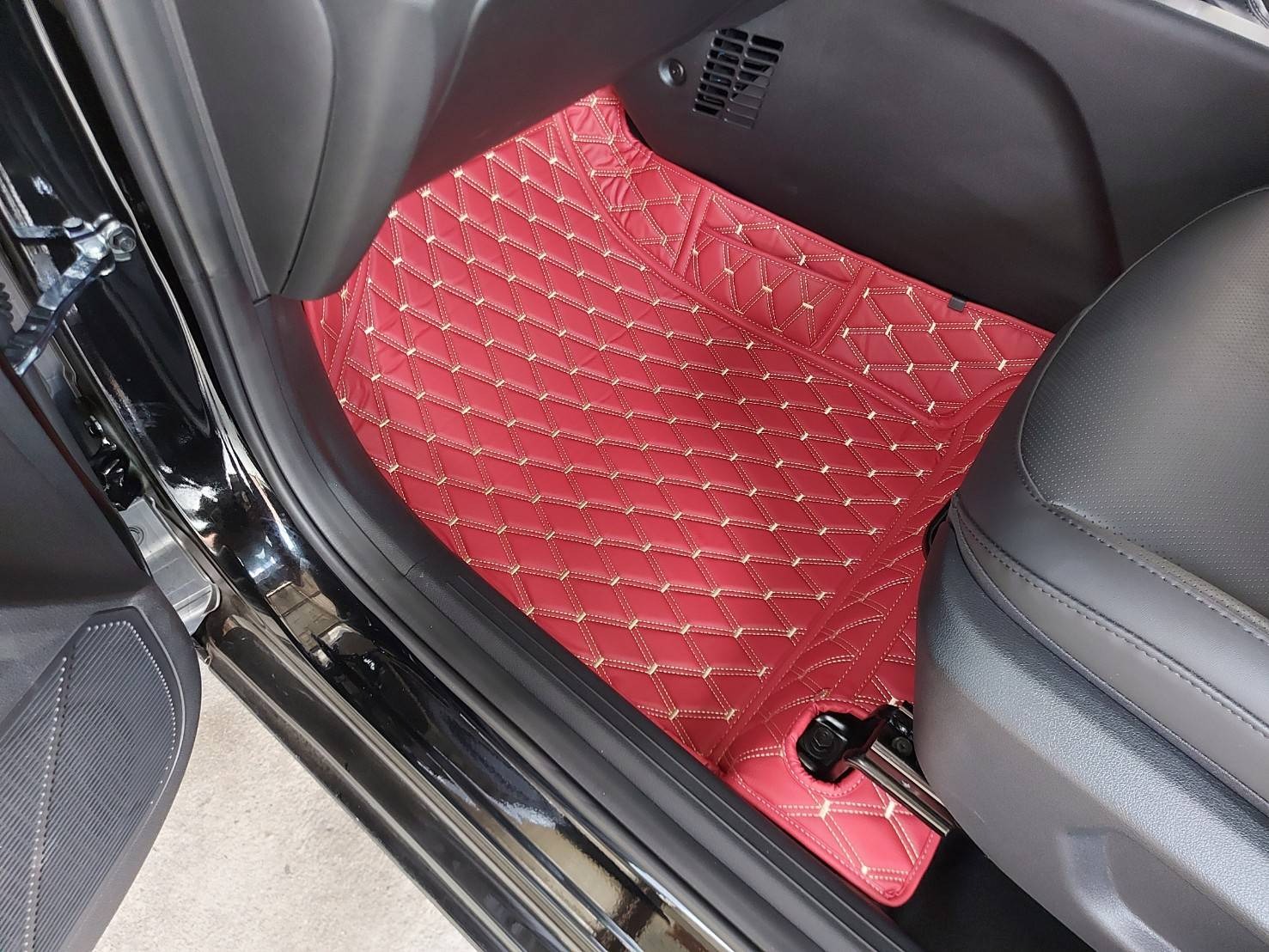 Hyundai Stargazer พรมปูเต็มคัน ในห้องโดยสาร + ท้าย + หลังเบาะ มี 9 ชิ้น มีให้เลือก 10 สี