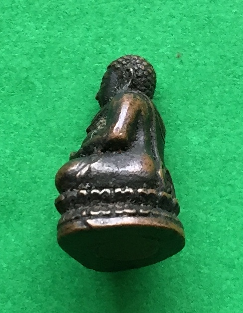 พระหล่อ พิมพ์หลวงพ่อ สังกัจจายน์องค์จิ๋ว หลวงพ่อแพ วัดพิกุลทอง จ.สิงห์บุรี ปี๒๕๑๘ หลังยันต์ ก้นอุดผงพุทธคุณ เนื้อทองแดงผสม พระแท้สวย สนใจโทรสอบถามที่ 0619783836.. 0805587175 ส่งEMSในประเทศฟรีคะ