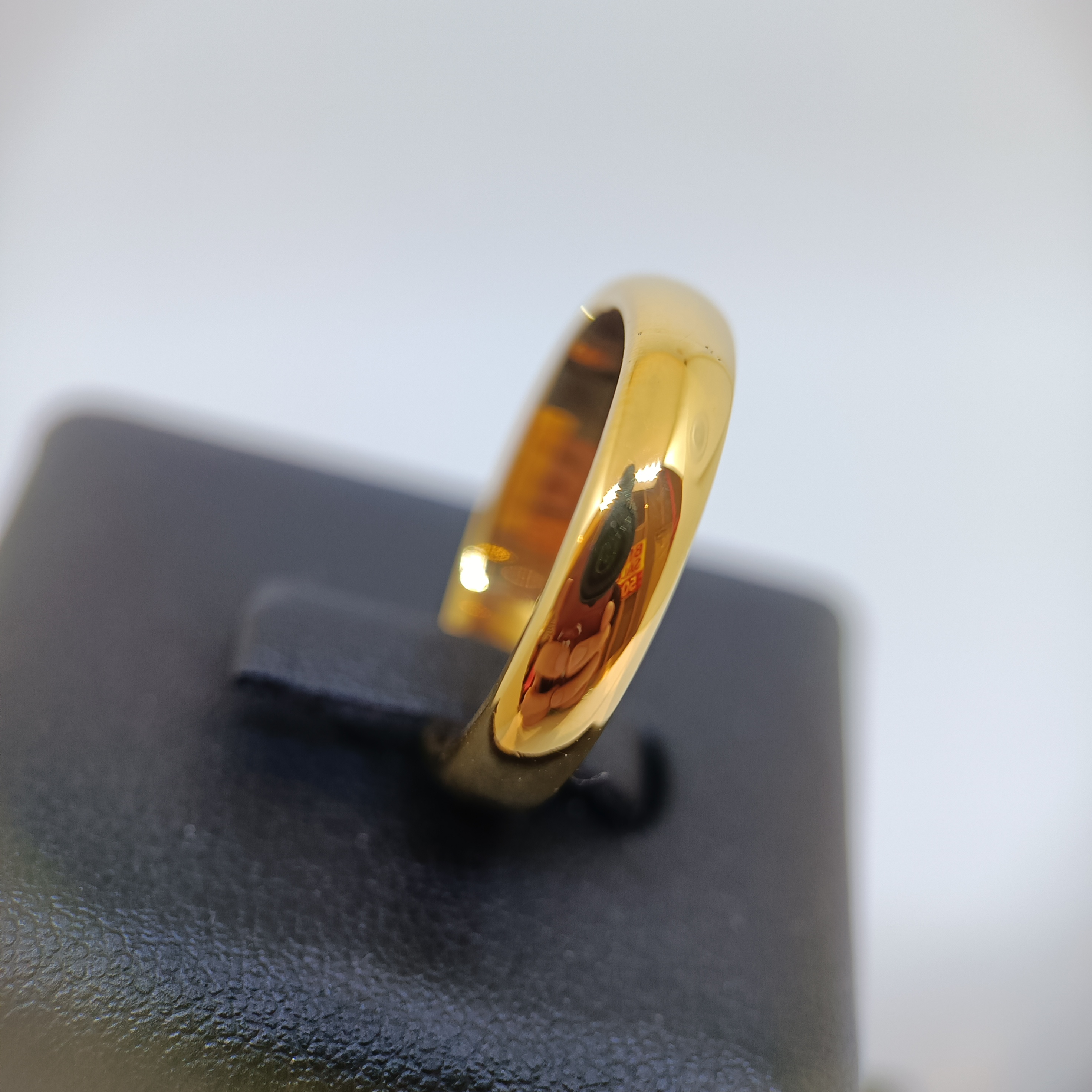 แหวนทอง10K ทรงปอกมีดไม่มีเพชร สวมใส่ได้ทั้งผู้ชายและผู้หญิง เน้นความเรียบง่าย