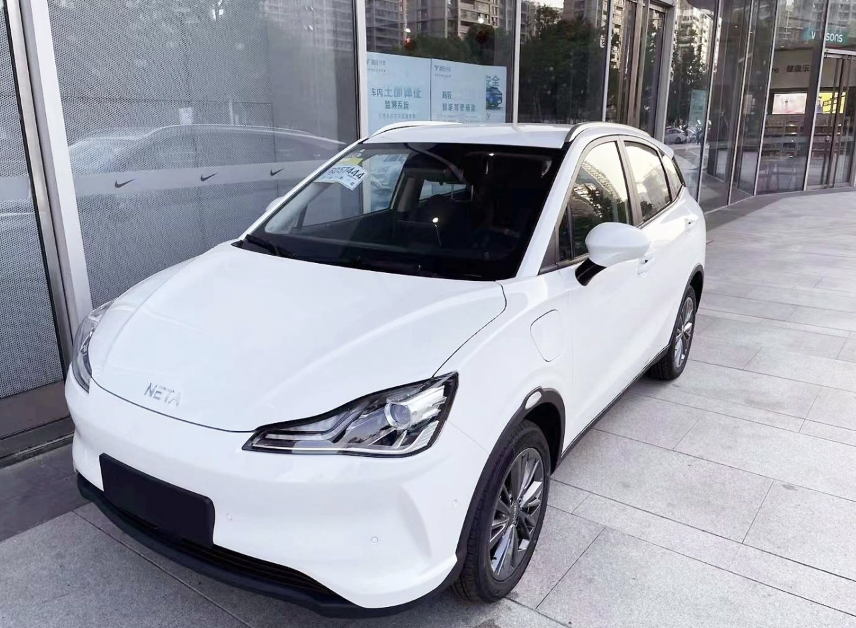 ราวแร็คหลังคารถ สำหรับรถยนต์ไฟฟ้า NETA V , NETA V pro แบบแปะ ทรงแนบ (H)