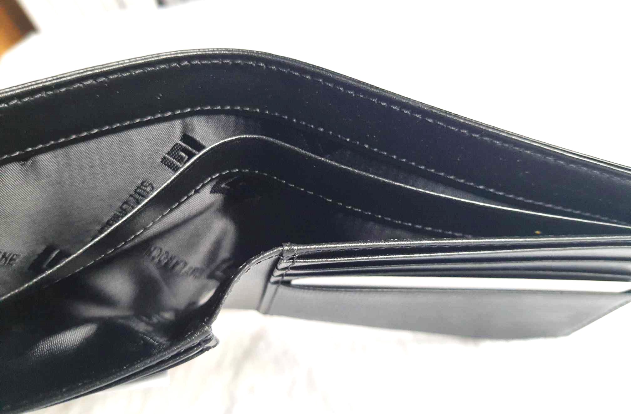 กระเป๋าสตางค์ Guy Laroche ดำ ใหม่ แท้