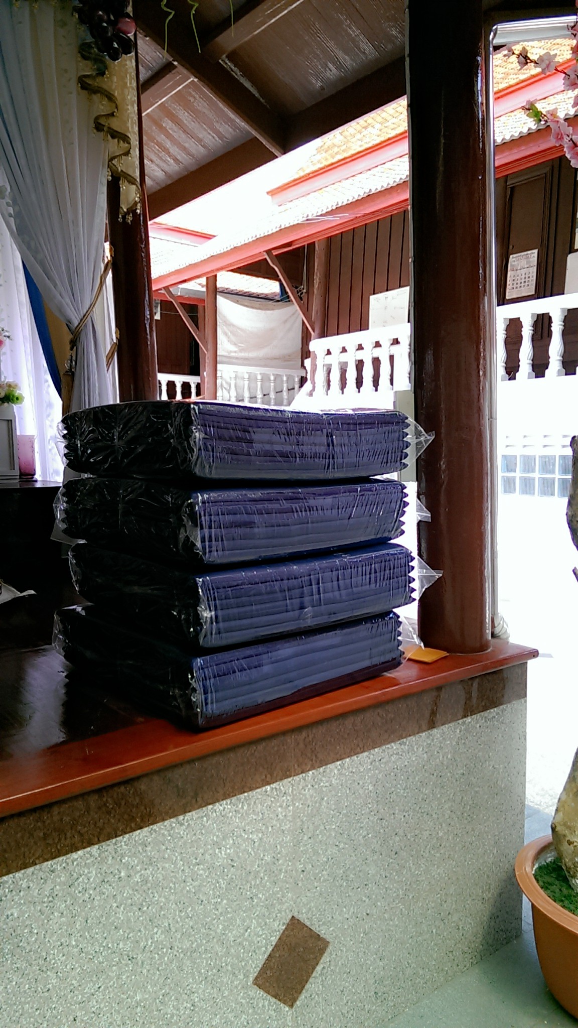 วิถีพุทธ อาสนะยางพารา อาสนะพระ เบาะนั่งสมาธิ เบาะรองนั่งปฏิบัติธรรม ขนาด 60ซม.x 60ซม.หนา 1นิ้ว สีน้ำเงิน