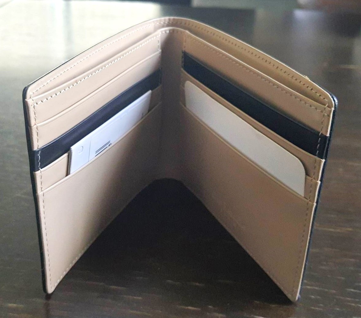 กระเป๋าสตางค์ Guy Laroche ดำ-เบจ ใหม่ แท้