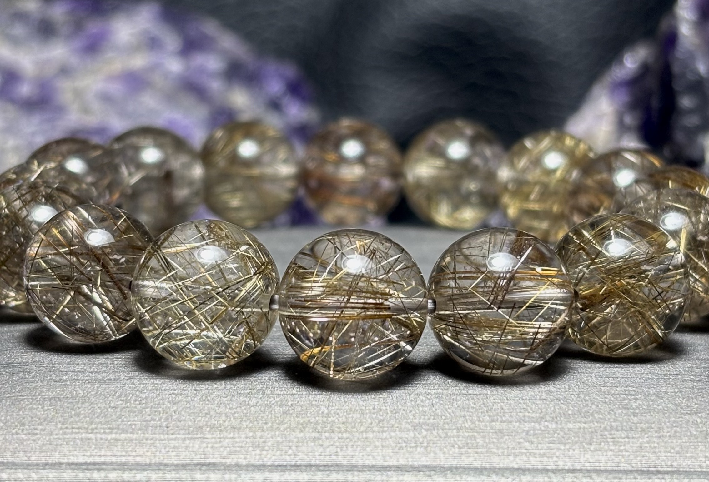 ข้อมือหิน ไหมเงิน