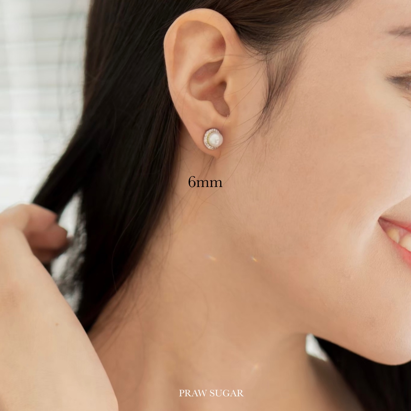 Classic White Pearl Earrings - ต่างหูมุกคลาสสิคสีขาว (ก้านเป็นเงินแท้) (มี 2 ขนาด)