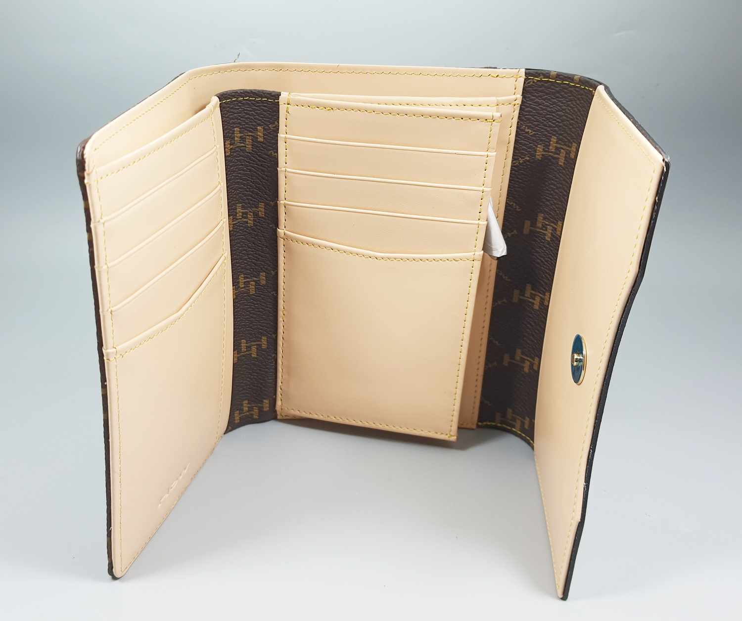 กระเป๋าสตางค์ HOW น้ำตาลไหม้ ใหม่ แท้