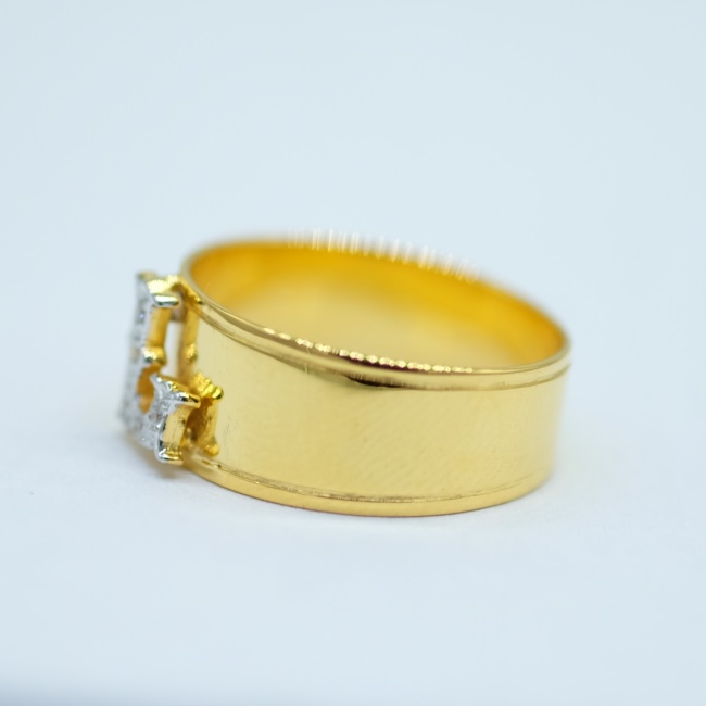 แหวนเพชรรูปตัวอักษรโรม้น L รูปแบบสวมใส่ได้ทั้งชายและหญิงครับ