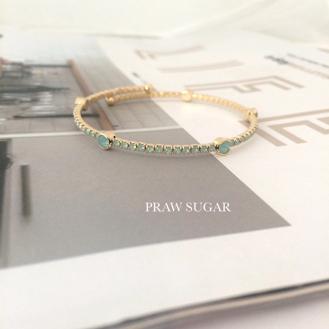 Lovely Mixing Size Pastel Color Bracelet - กำไลคริสตัลสีพาสเทลเม็ดสลับ (มี 5 สี)