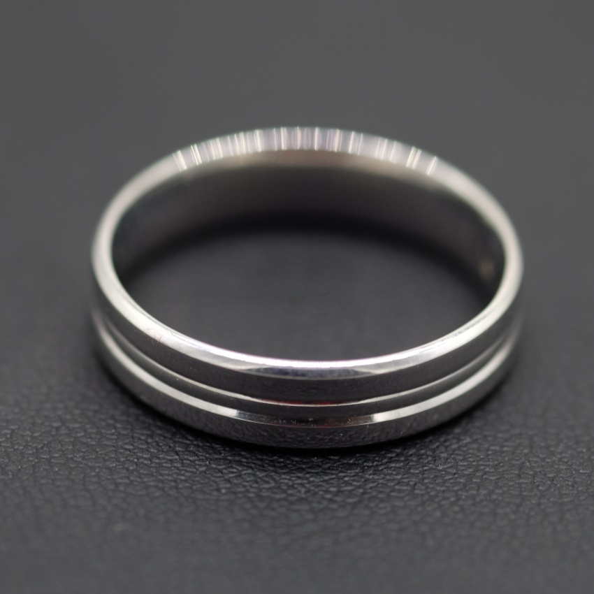 แหวนเพชรตัวเรือนทองขาว 18K ฝังเพชรขนาด3ตัง1เม็ด สำหรับสุภาพบุรุษเน้นเรียบง่ายครับ