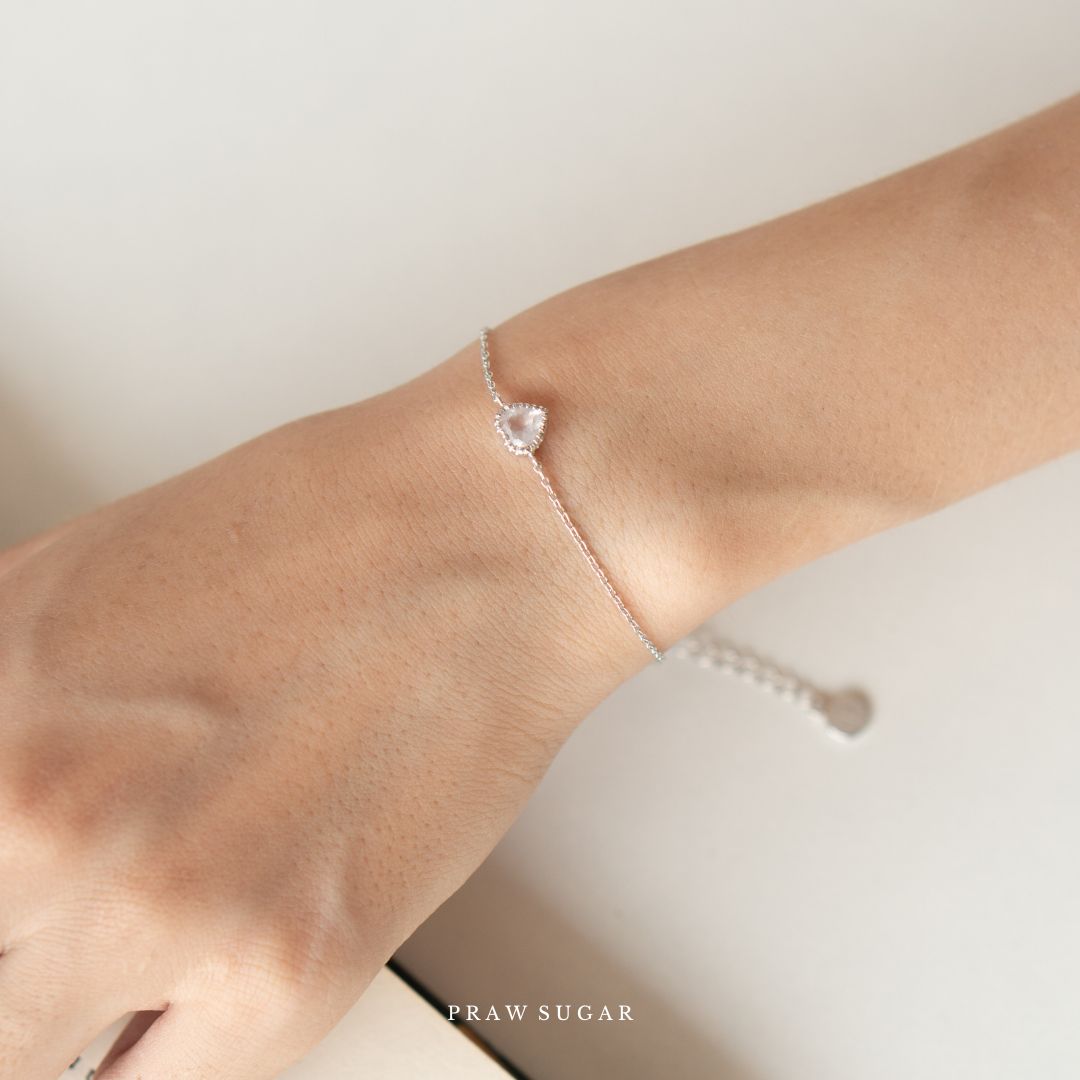 Heart Shape Gemstone Bracelet - สร้อยข้อมือจี้พลอยแท้ทรงหัวใจ (เรือนสร้อยเงินแท้)