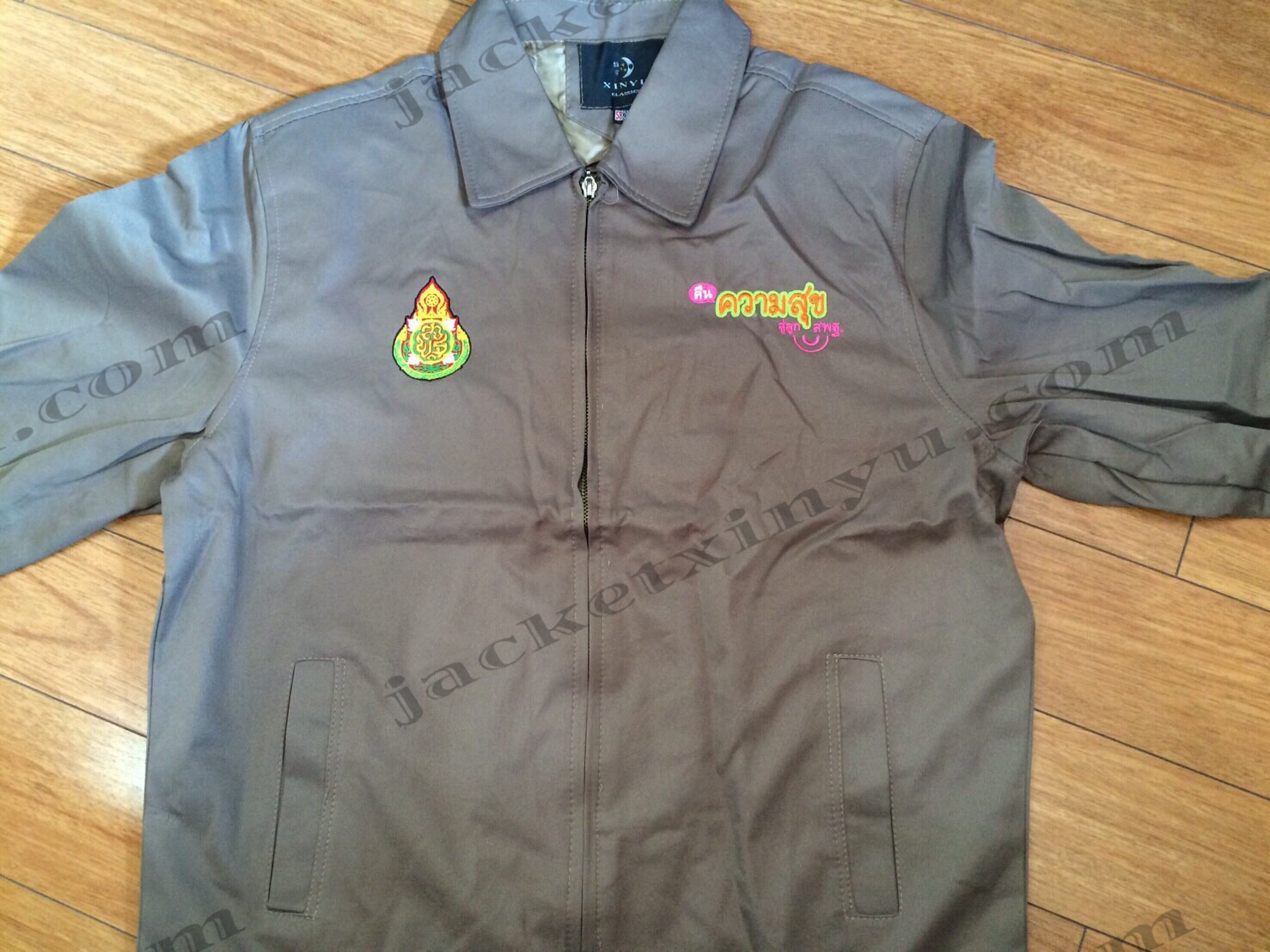 รีวิว เสื้อแจ็คเก็ต Jacket งานปักลู้กค้า คอปก สีกากี (สีครีม2), และสีน้ำตาล (สีครีม3)