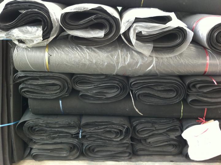 แผ่นยางเรียบ สีดำ ขนาดแผ่น130x240 ซม. หนา2-4 มม. แผ่นยางดำ,แผ่นยางปูพื้น,แผ่นรองพื้น,แผ่นยาง,แผ่นยางกันกระแทก ยางแผ่น,แผ่นโฟมยาง,แผ่นยางeva,แผ่นยางรองพื้น,แผ่นยางรองพื้นกันกระแทก
