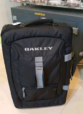 Oakley กระเป๋าเดินทางล้อลาก 22" ใหม่ แท้