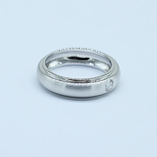 แหวนเพชรเม็ดเดี่ยว สำหรับสุภาพบุรุษ แบบเรียบหรู ดูมีสไตล์