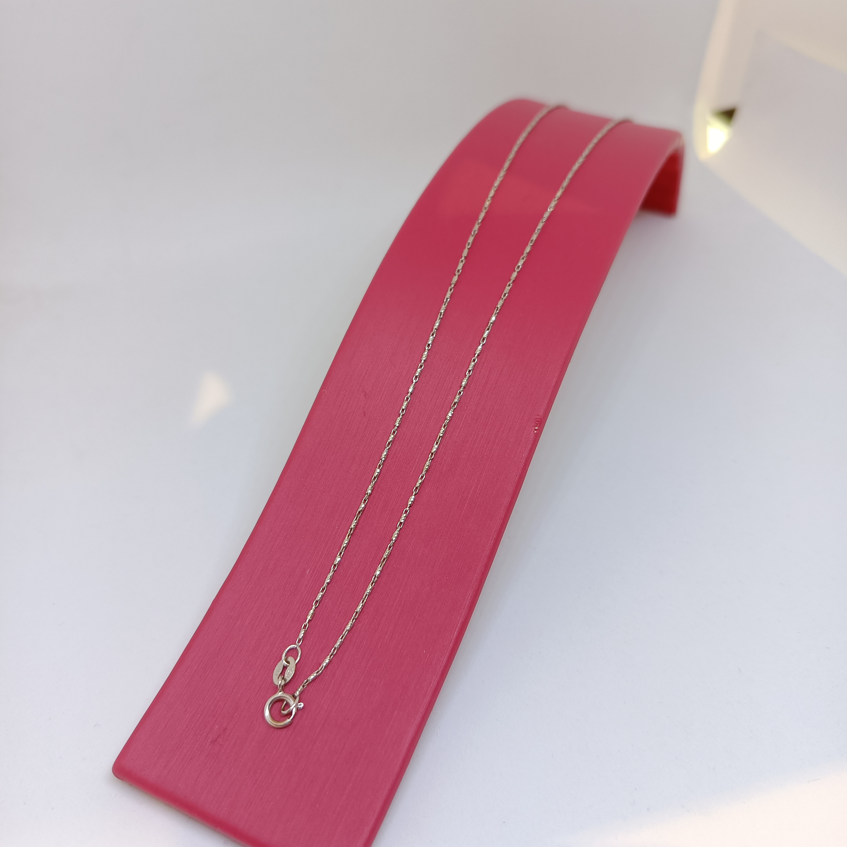 สร้อยคออิตาลี่ ขนาดกระทัดรัด สำหรับสุภาพสตรีเน้นความเรียบง่ายครับ