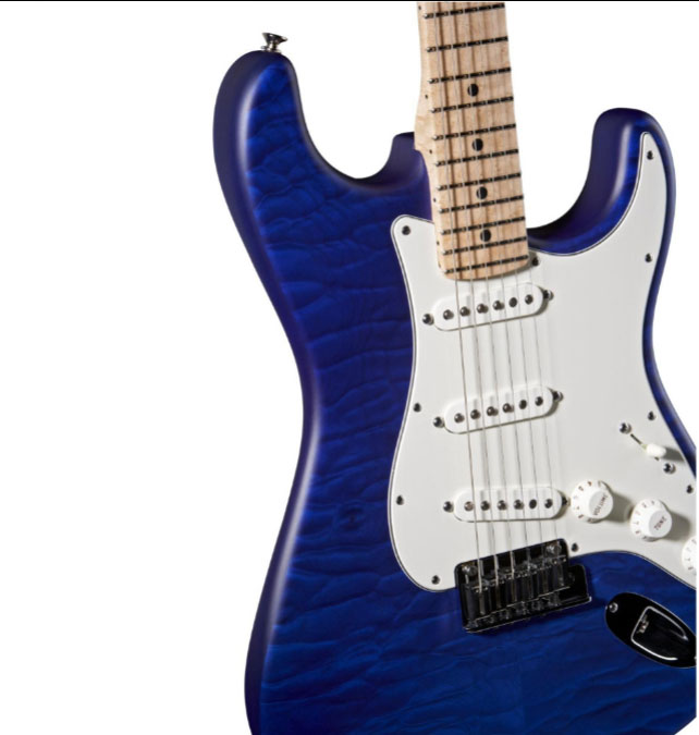 Fender Custom Shop Custom Deluxe Stratocaster Electric Guitar with Maple Fingerboard