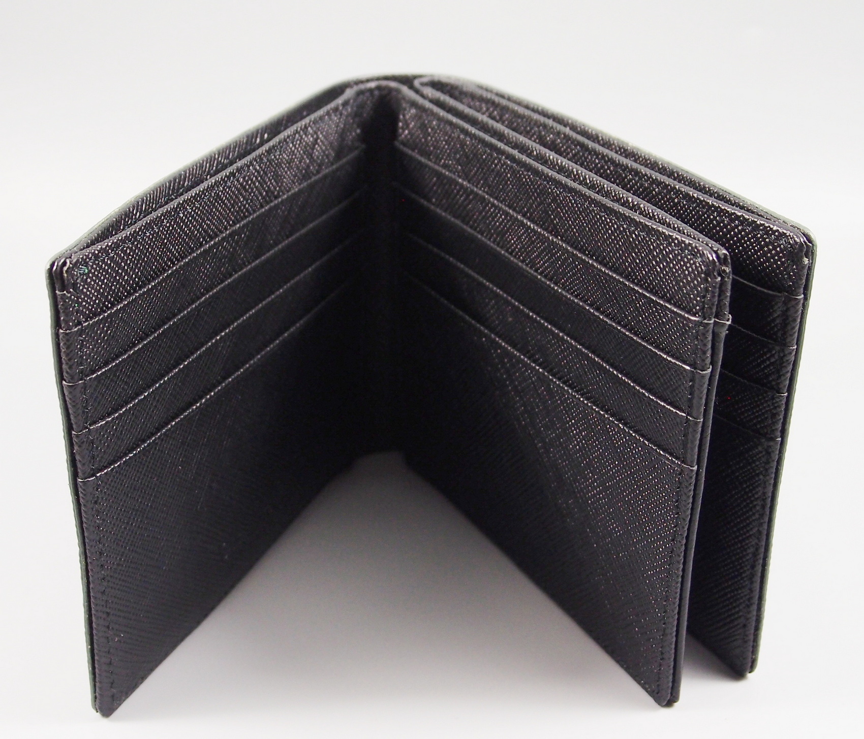 กระเป๋าสตางค์ Guy Laroche ดำ ด้ายเขียว ใหม่ แท้