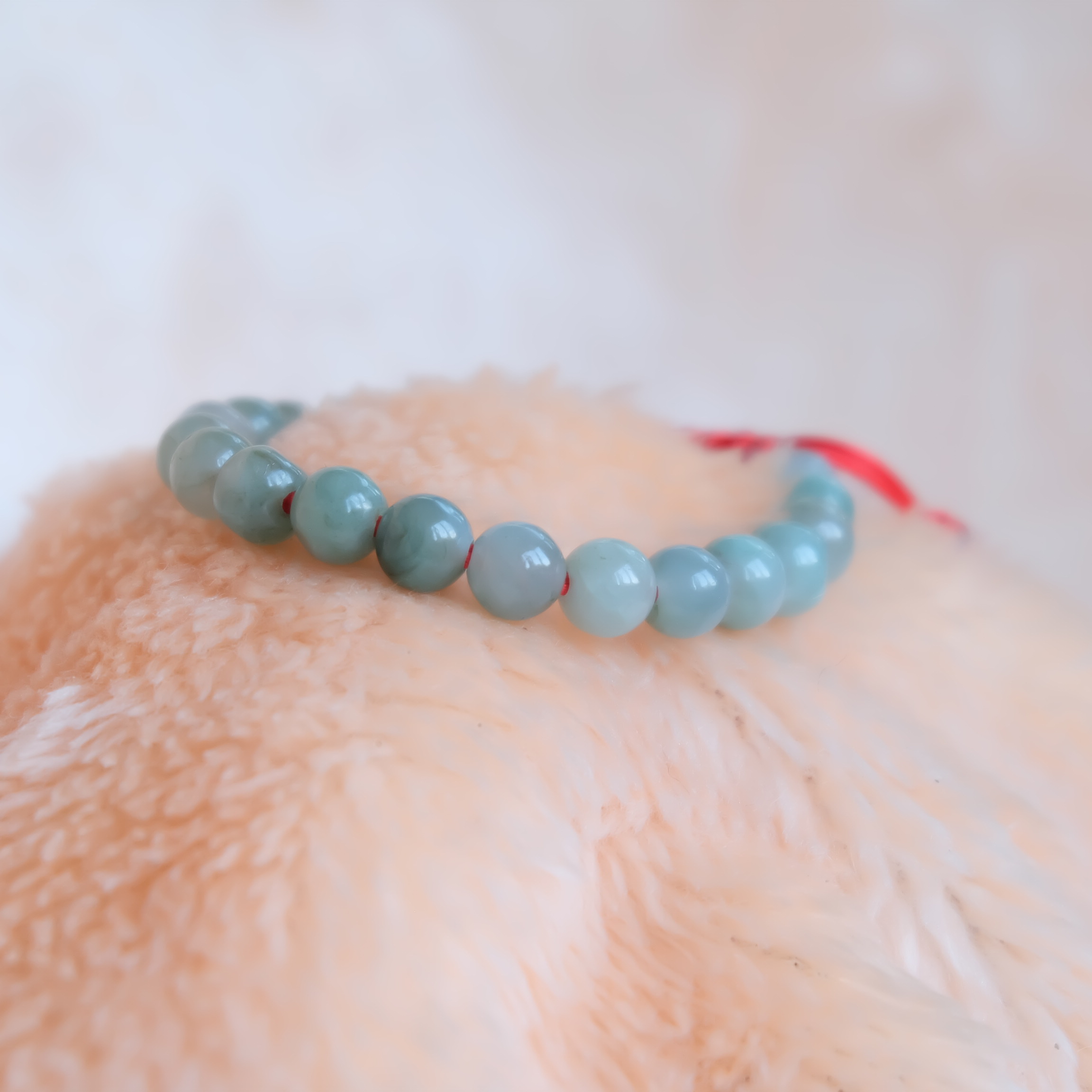 สร้อยข้อมือลูกปัดหยกแท้ 8 มิล หยกแท้ หยกพม่า หยกคละสี เชือกดึง รอบข้อมือ 15-16 ซม. มีรอย