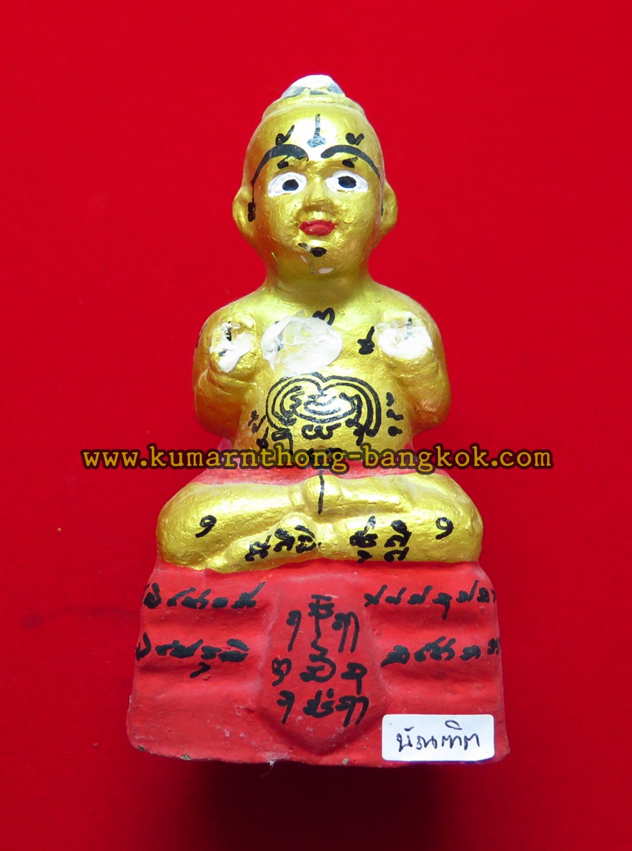 (โชว์) กุมารทอง หลวงปู่แย้ม วัดสามง่าม จ.นครปฐม (น้องบัณฑิต) เนื้อดิน สีทองทองฐานแดง พิมพ์เล็ก ขนาดตั้งบูชาสูง 5นิ้ว กว้าง 3นิ้ว รุ่น มหาเศรษฐี ปี 54-55