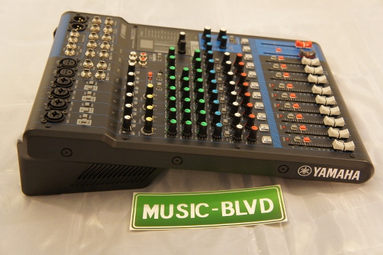 Yamaha MG12XU 12-Input Stereo Mixer with Effects,USB and 1- Knob Compressors