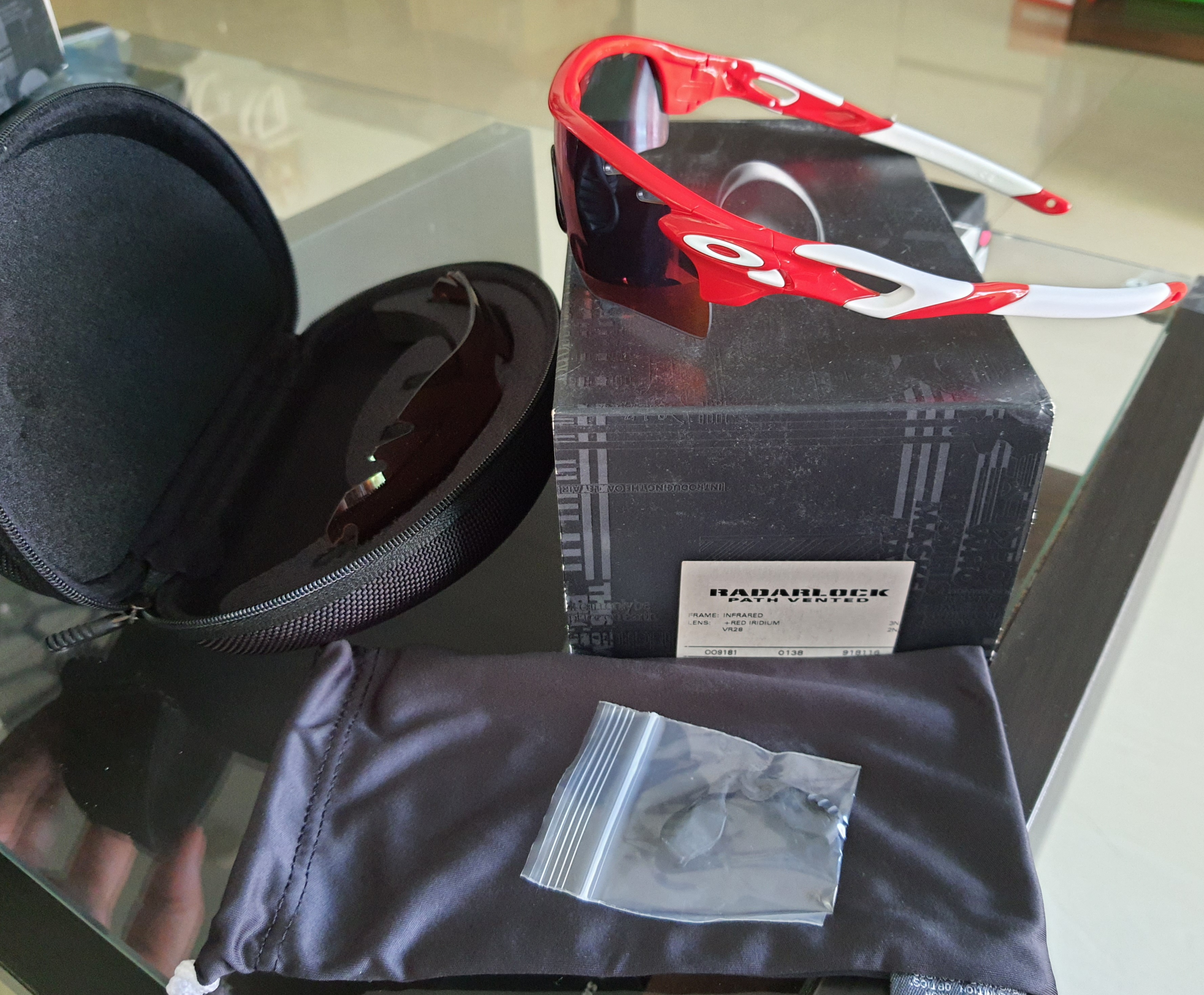 Oakley Radarlock Path Vented VR28 Infrared /+Red Iridium 0091818116