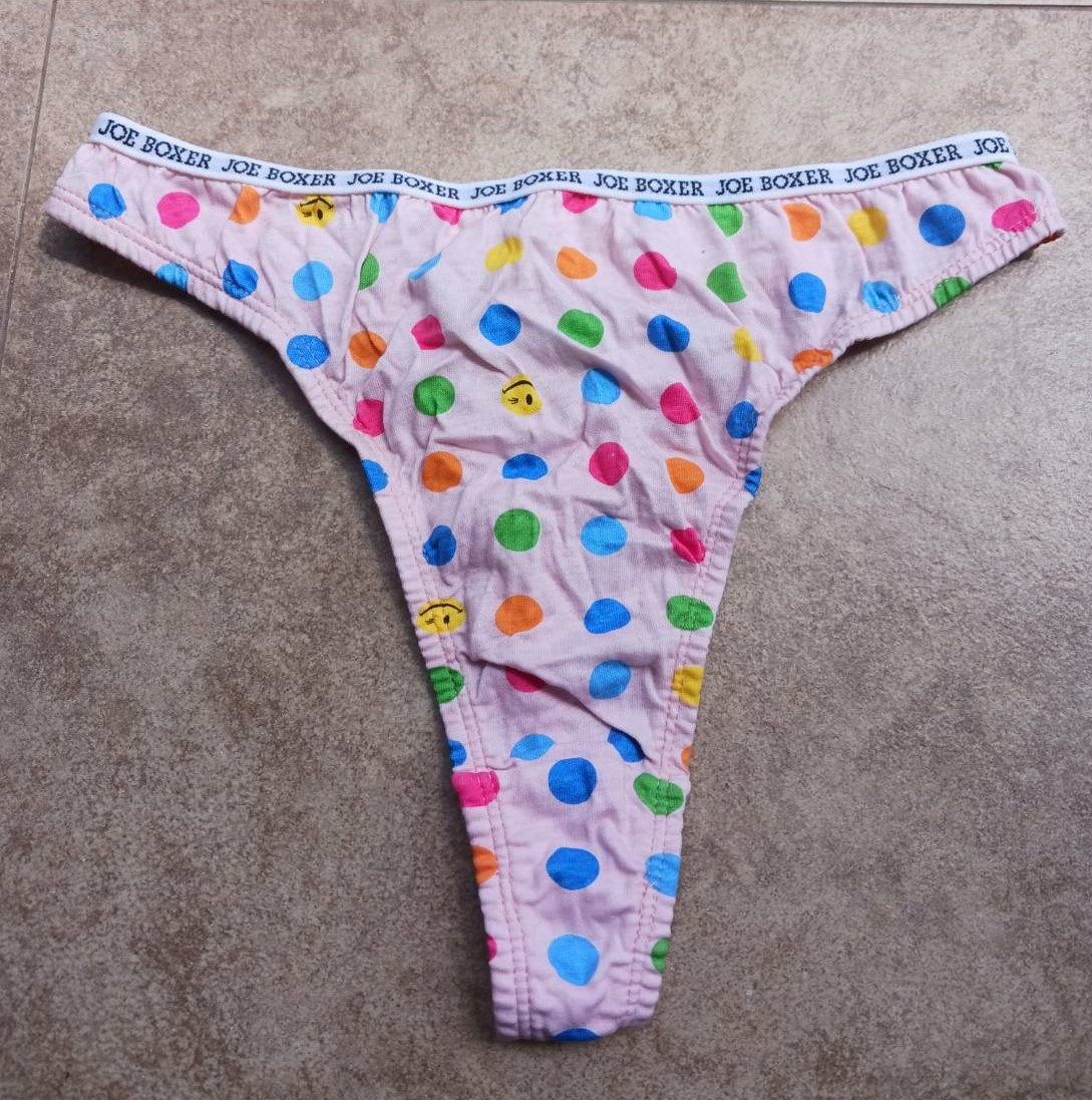 สต็อก จีสตริง เอวสูง จำนวน 2,150 ตัว ราคาเหมา 5 บาท/ตัว