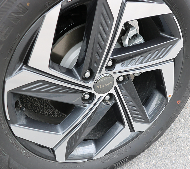 Hyundai CRETA ฮุนได เครต้า สติกเกอร์เรซิน sticker rasin ติดดุมล้อ ทั้งหมด 4 ชิ้น