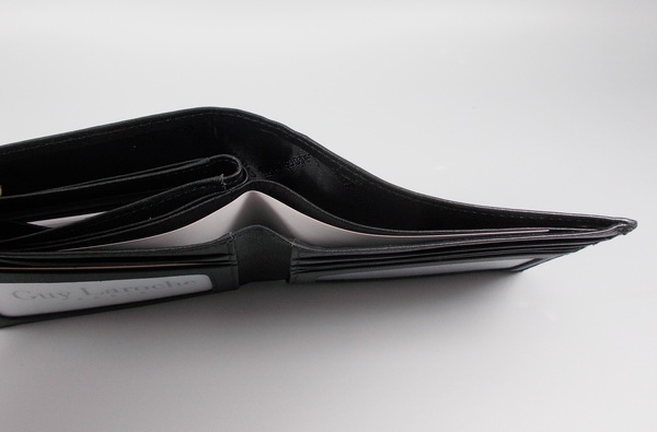 กระเป๋าสตางค์ Guy Laroche ดำ ใหม่ แท้